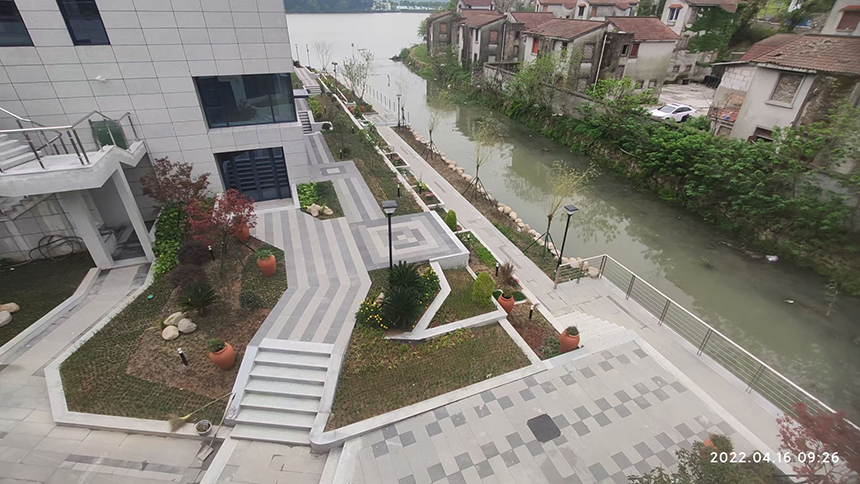 宏大PC仿石砖铺装效果