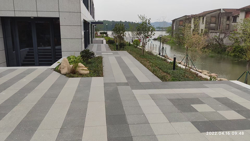 宏大PC仿石砖铺装效果