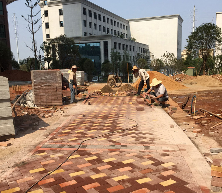 透水砖生产工序大解密:如何才能成为一块合格的透水砖? 透水砖生产工序大解密:如何才能成为一块合格的透水砖?