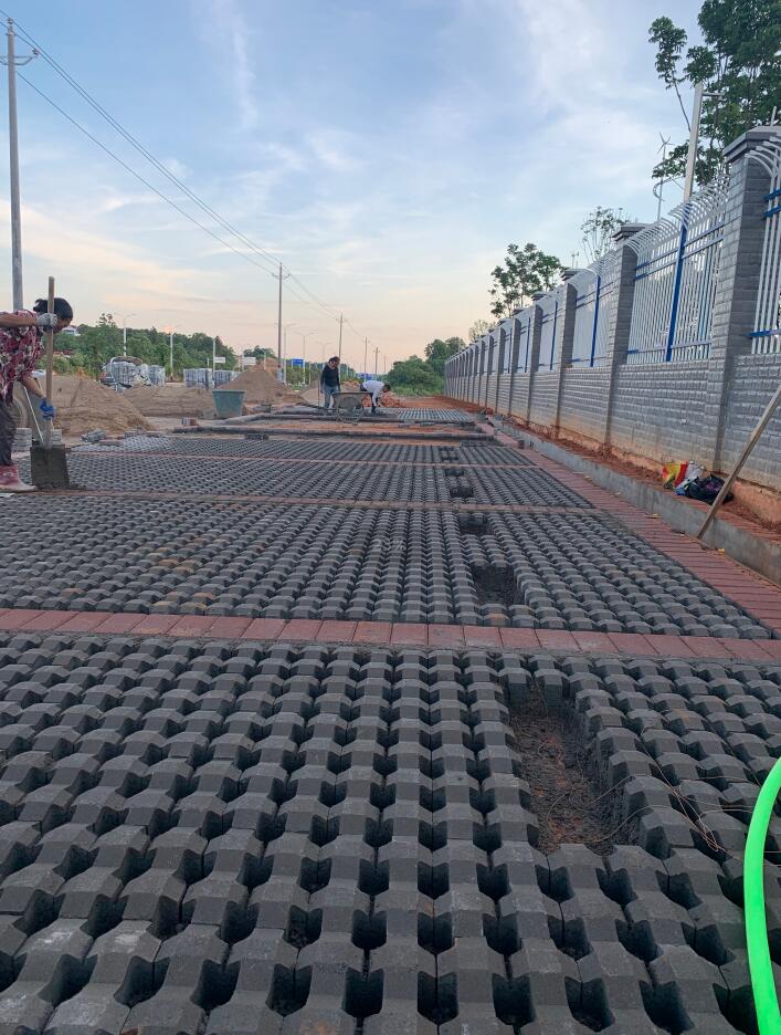 停车场植草砖施工前准备工作